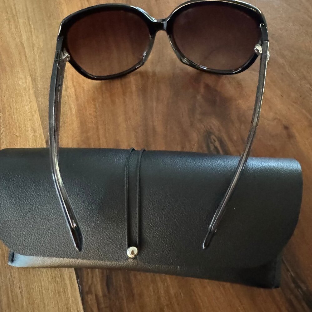 Authentic Gucci GG0080SK sunglasses - Picture 7 of 7